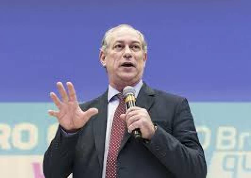 Sem citar Lula, Ciro diz que acompanha PDT em apoio ao petista no 2º turno