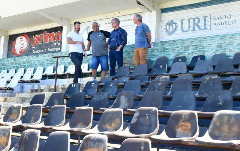 Executivo realiza vistoria no Estádio Cel. Raul Oliveira visando jogo festivo em dezem