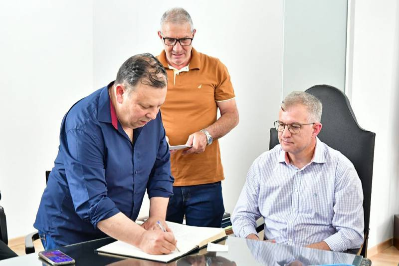 Transmissão marca posse de Vando Ribeiro ao cargo de prefeito