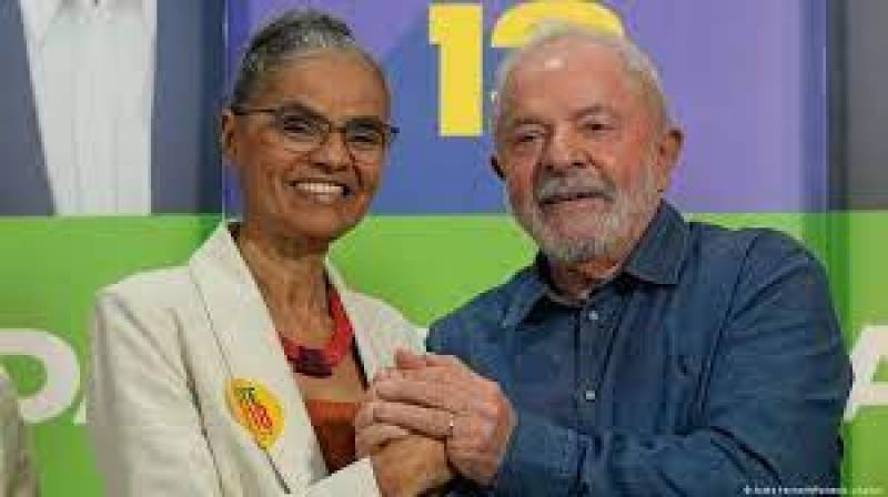Lula anuncia Marina Silva e conclui lista de ministeriáveis 