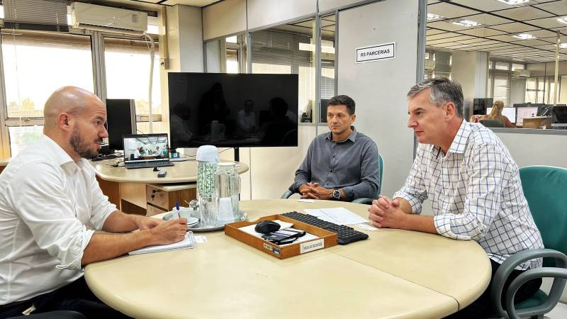 Futuro do Aeroporto Regional é tema de debate com secretário de Estado 
