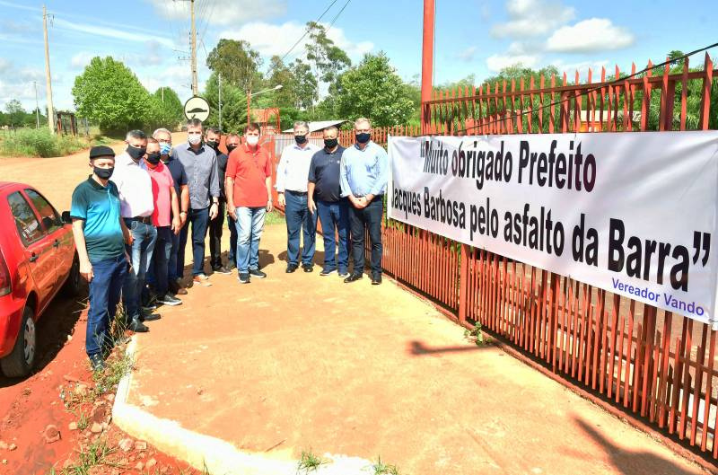 Prefeito Jacques assina ordem de serviço do asfalto da Barra do São João