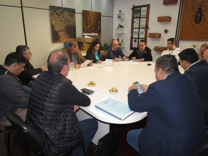 Prefeito negocia com a Corsan recurso para asfaltamento