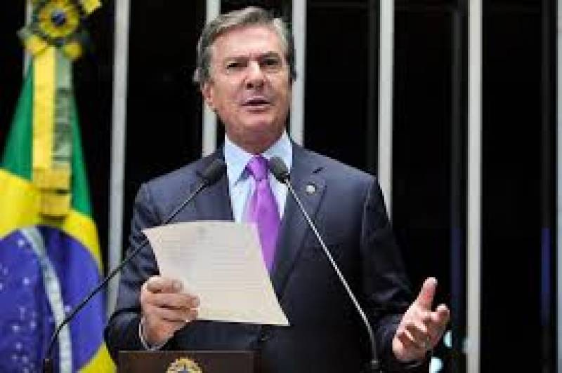 Collor pega 8 anos e 10 meses de prisão por corrupção e lavagem