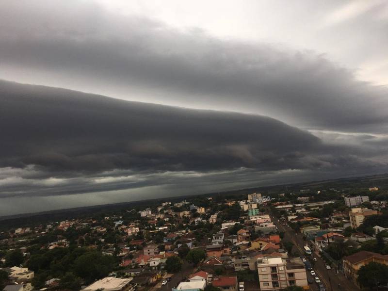 Frente fria avança e traz temporais ao RS nesta terça-feira