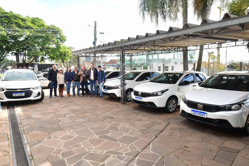 Município repassa cinco veículos para setores essenciais