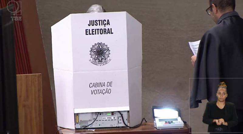 Tribunal Superior Eleitoral aprova proposta de orçamento para 2024 com R$ 1,2 bilhão de Fundo Partidário