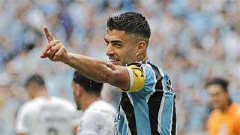 Suárez decide, Grêmio vence Vasco e volta ao G-4 do Brasileirão