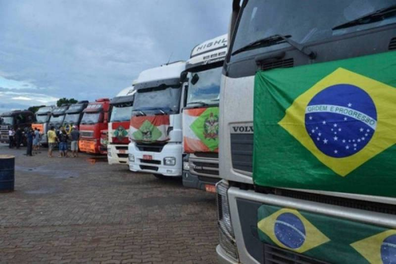 Governo Federal inclui caminhoneiros entre grupos prioritários para a vacina contra a 