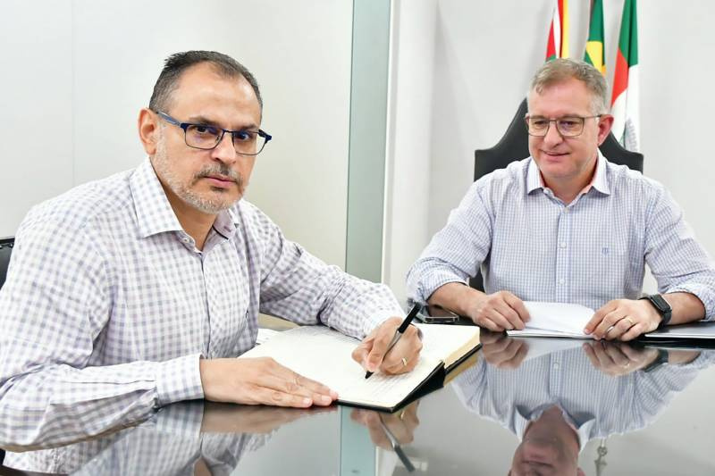 Dr. Volnei Teixeira assume a chefia do Executivo