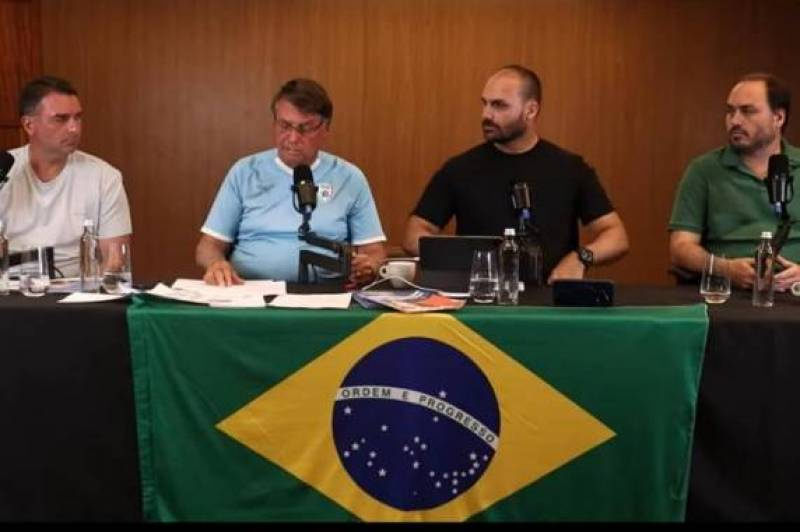 PF fez buscas na casa onde família Bolsonaro fez live no domingo, em Angra dos Reis