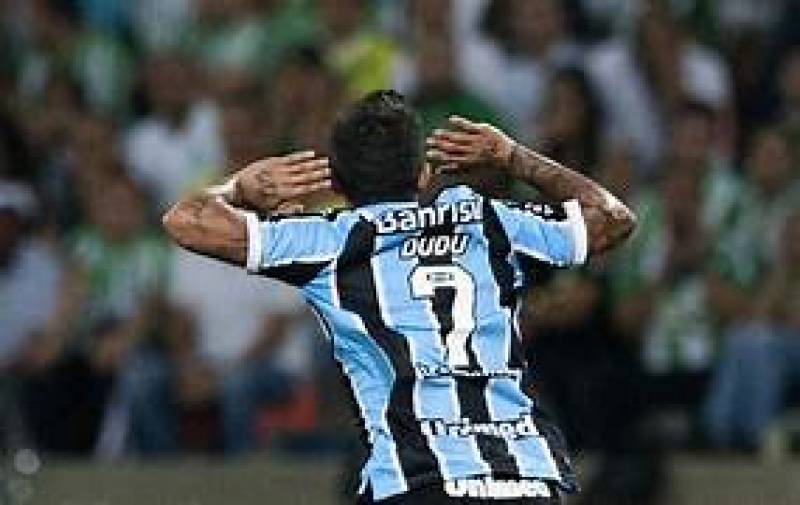 Dudu, ex-Grêmio, leva golpe de seu padrinho de casamento e perde R$ 18 milhões