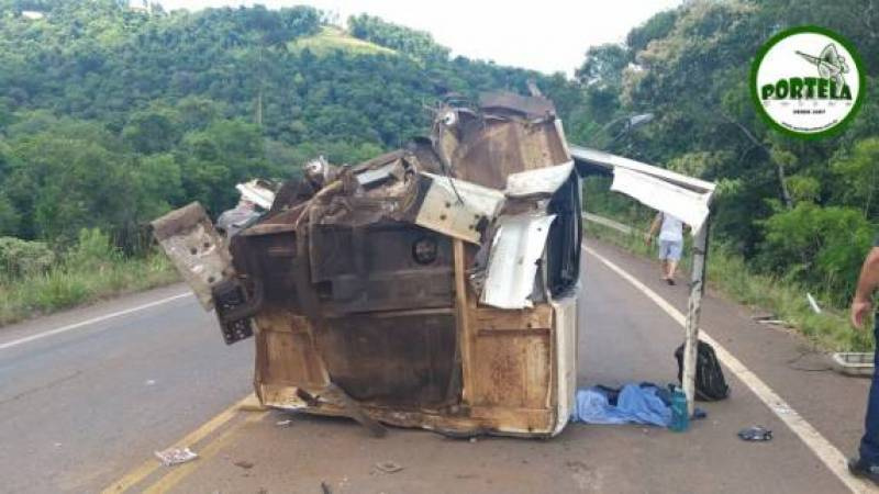 Acidente envolve três carretas na RSC472 em Tenente Portela