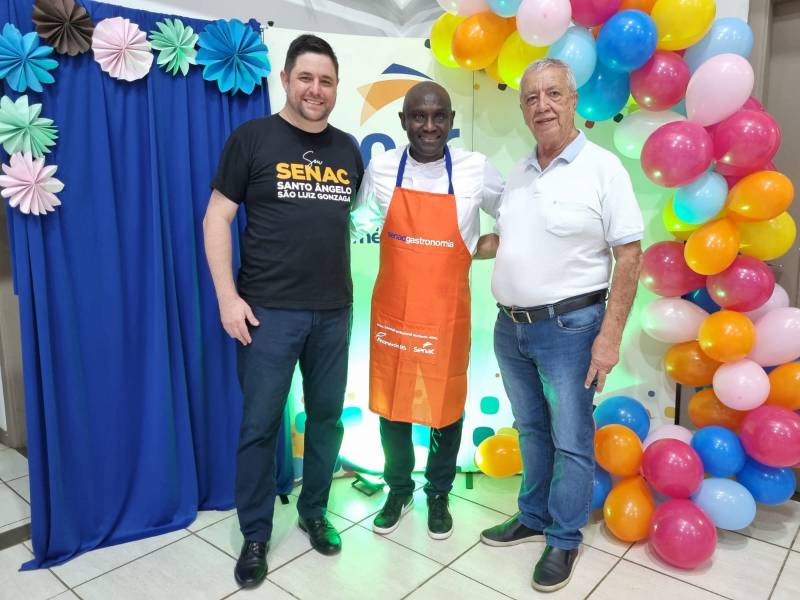 Famoso Chef Internacional Mamadou Sene ministra curso no SENAC para 26 restaurantes, em Santo Ângelo