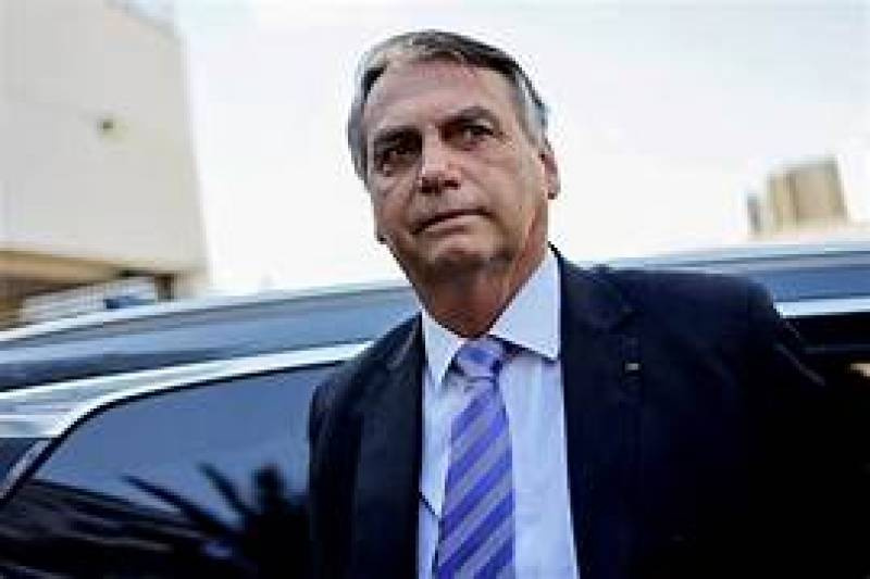 Bolsonaro fica em silêncio em depoimento à Polícia Federal, diz a defesa do ex-preside