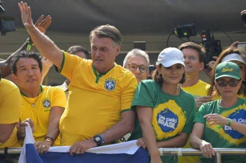 Apoiadores de Bolsonaro se reúnem em ato na Avenida Paulista