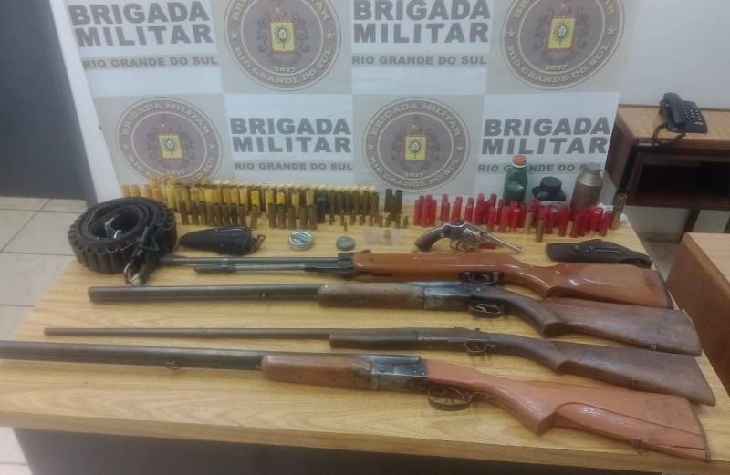 Armas de fogo, munições e carnes de caça são apreendidas pela Brigada Militar em Bossoroca