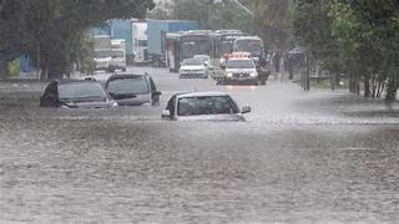 Pelo menos 200 mil carros foram perdidos nas enchentes, estima consultoria