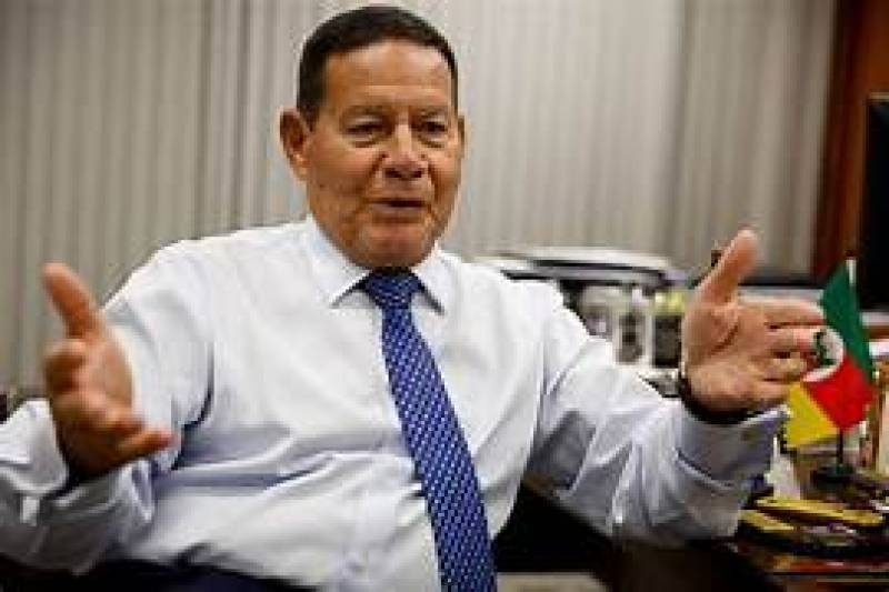 Senador Mourão diz que não foi ajudar vítimas de enchentes no RS porque seria desvio de função