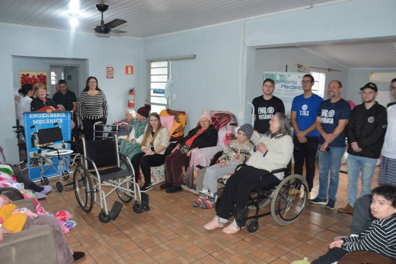 Acadêmicos de engenharia mecânica realizam ato de cidadania no Lar Suzana Wesley