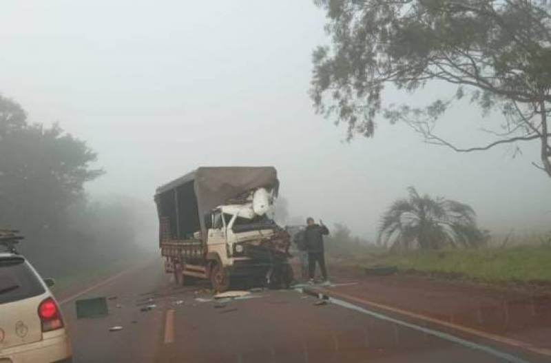 Colisão frontal envolve dois caminhões na RS-344 em Santa Rosa