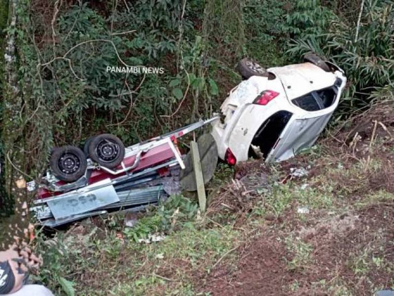 Veículo tomba na BR-158 em Panambi