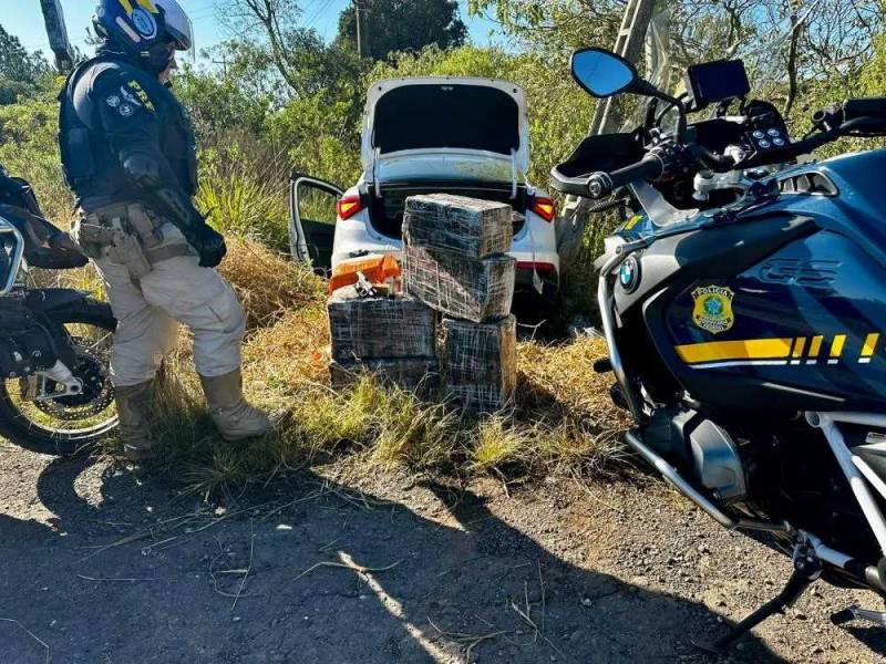 PRF prende traficante armado transportando maconha em Passo Fundo