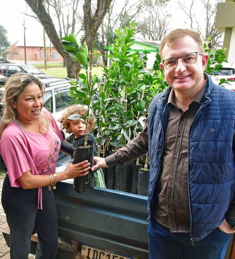 SDR entrega mais de 1,6 mil mudas frutíferas