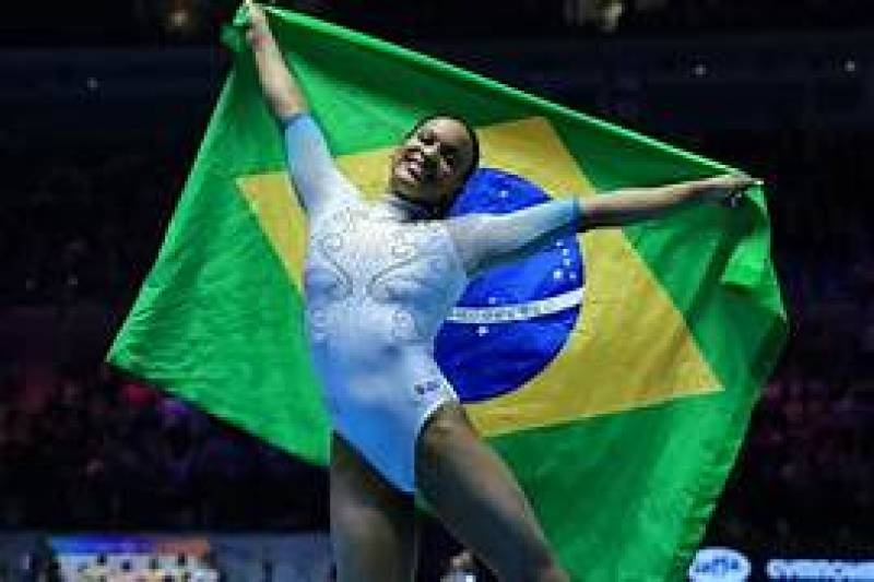  É OURO!!! Rebeca supera Simone Biles e é campeã olímpica no solo