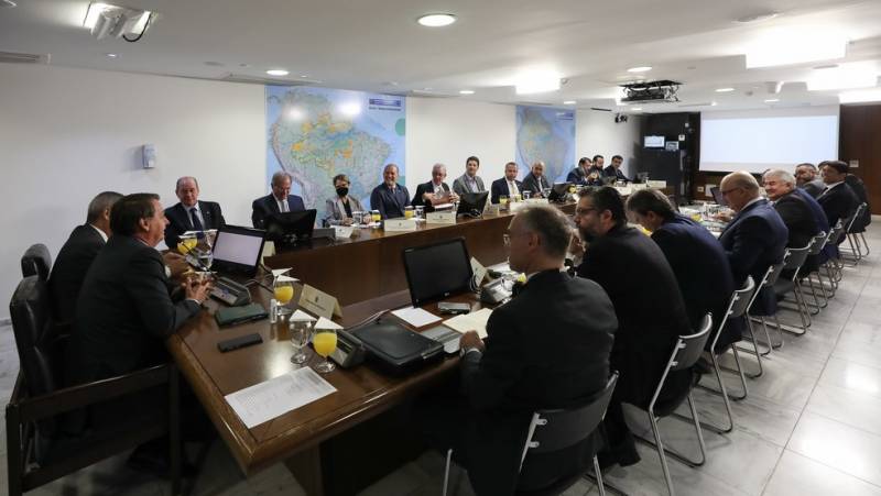 Mourão é excluído de reunião ministerial por Bolsonaro
