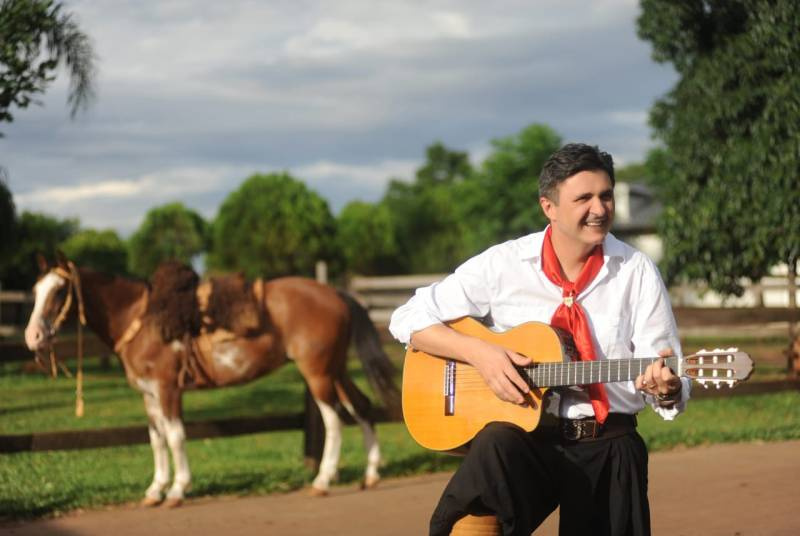 Músico Mauro Tomé e entrega de premiações movimentam o Brique da Praça no domingo,18