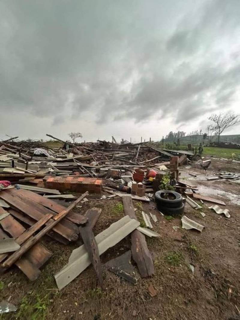 Temporal provoca destruição em Dom Feliciano