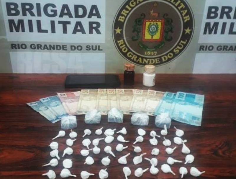 Brigada Militar realiza prisões e apreende drogas em Roque Gonzales