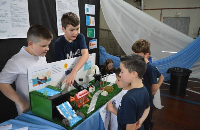 Estudantes de Erechim apresentam trabalhos científicos inéditos em evento aberto ao público