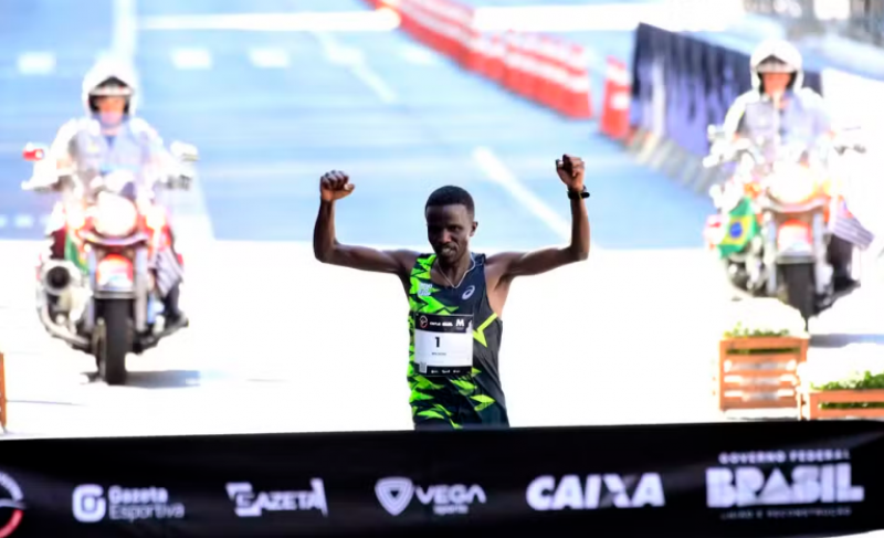 Corrida de São Silvestre - Quenianos vencem no masculino e feminino; brasileira chega em 3º