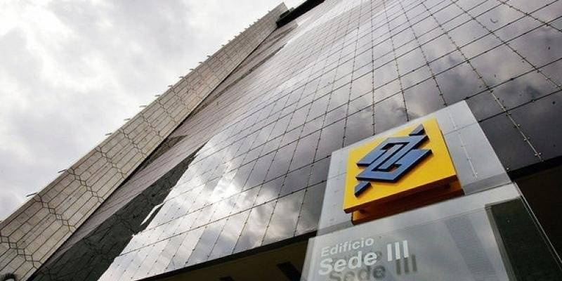 Bancos fecham 1,7 mil agências e reduzem 10 mil postos de trabalho