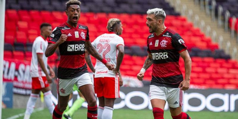 Com um a menos, Inter perde para o Flamengo e não é mais líder do Brasileirão