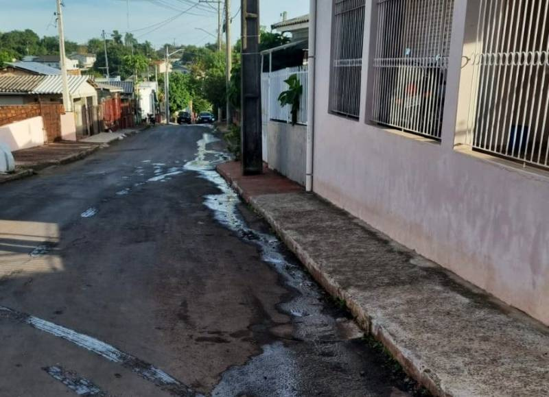 Moradores do Bairro Rogowski voltam a reclamar esgoto a céu aberto e cobram providências urgentes