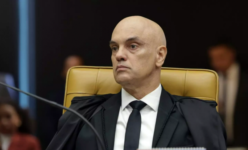 “A Justiça é cega, mas não é tola”, escreve o ministro Alexandre de Moraes ao decretar prisão domiciliar de Bolsonaro