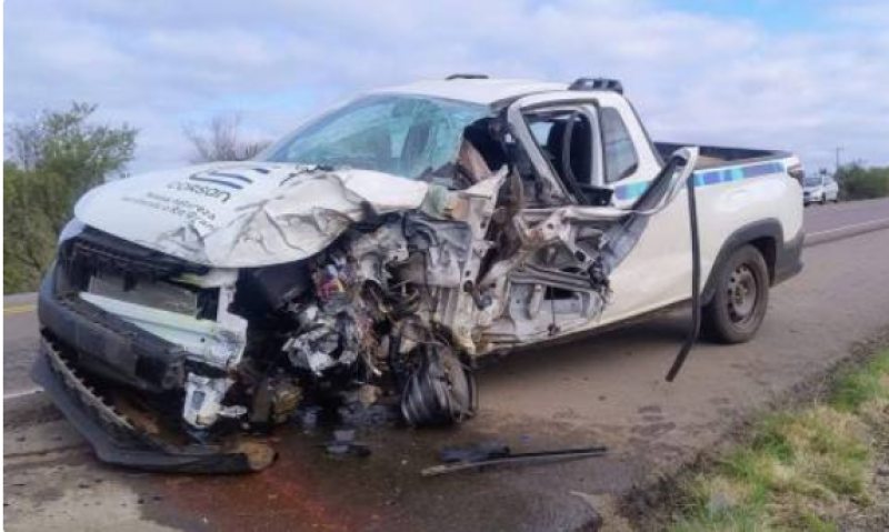 Acidente envolve caminhonete da Corsan, carreta e caminhão na BR-472 em Itaqui