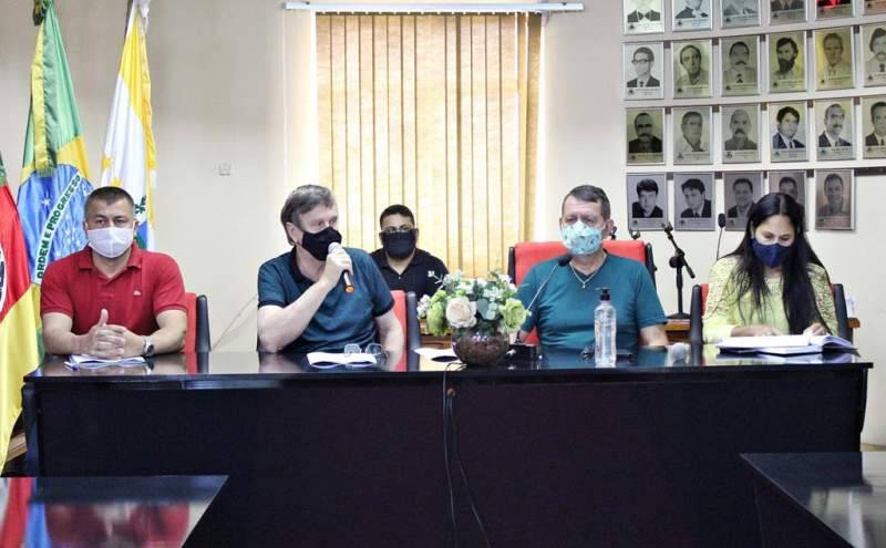 Vereadores de São Luiz Gonzaga repassam valores a hospital do municipio para combate a Covid 19