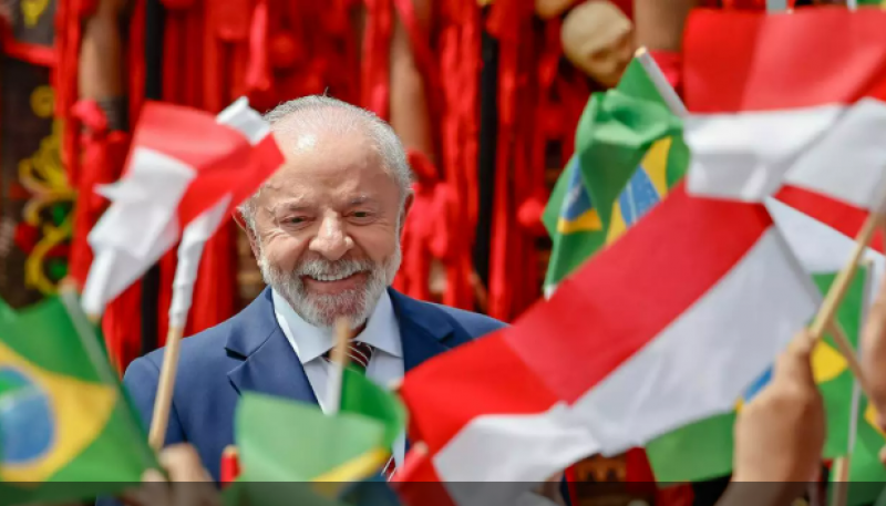 Lula ganha festa antecipada na Indonésia e diz que vai disputar quarto mandato aos 80 anos