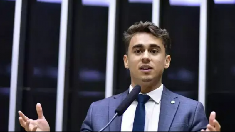 Eduardo Bolsonaro compartilha postagem que acusa Nikolas de atuar para se livrar do Bolsonaro