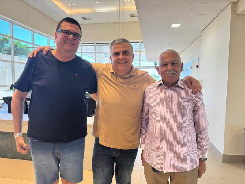 Quando a medicina encontra a família: cirurgião opera seus dois irmãos, pela mesma doença, horas de diferença