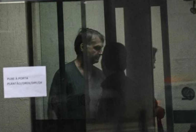 PL anuncia a suspensão de salário e atividades partidárias de Bolsonaro