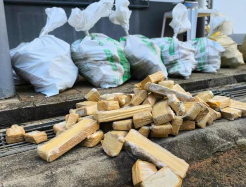 PRF prende casal argentino com quase 250 quilos de maconha na BR-468, em Três Passos