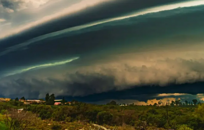 Frente fria gera risco de violentos vendavais no começo da semana no RS
