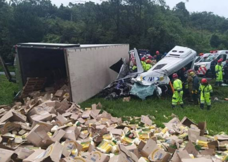 Tentativa de assalto a caminhão termina com seis mortos na BR-116, na Grande Curitiba