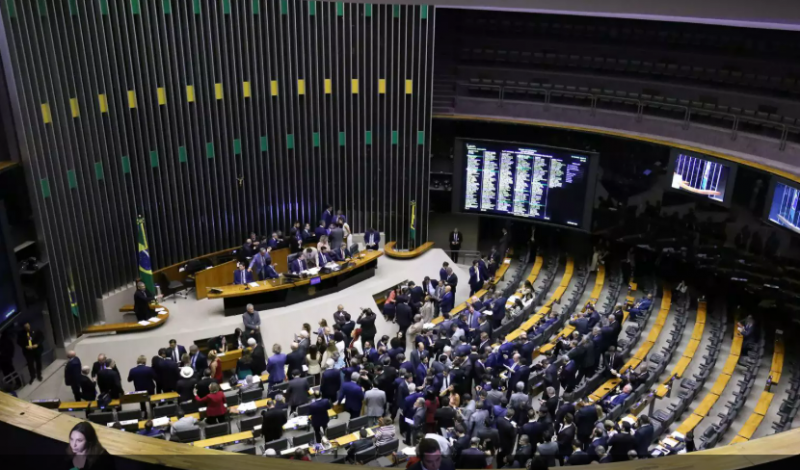 Câmara dos Deputados abre inscrições para concurso público com salário de até R$ 30 mil