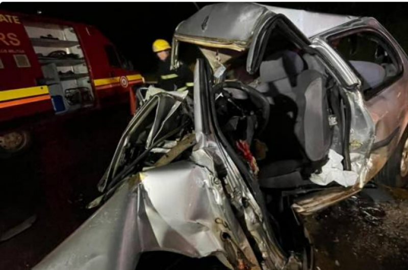 Colisão entre carro e ônibus deixa jovem morta na BR-285 em Muitos Capões